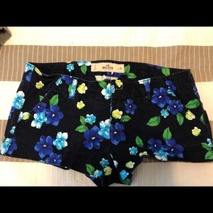 Floral hollister shorts 🌸